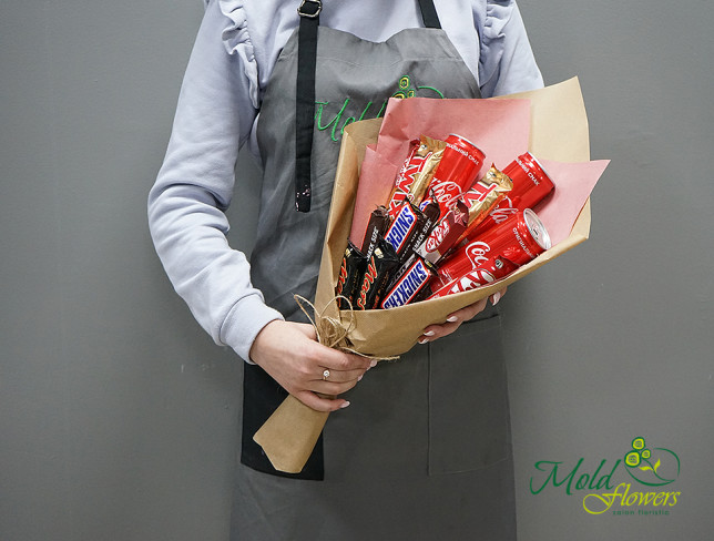 Sweets bouquet with Coca-Cola, Mars, Twix, and Snickers (made to order, one day) photo